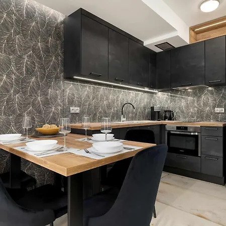 Komfortowy Z Prywatnym Ogrodkiem I Parkingiem W Bielsko-bialej By Renters Apartment