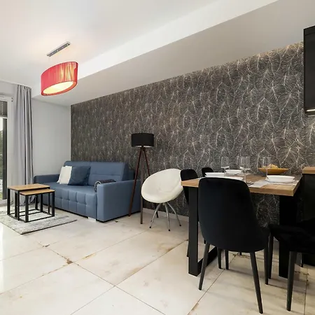 Komfortowy Z Prywatnym Ogrodkiem I Parkingiem W Bielsko-bialej By Renters Apartment