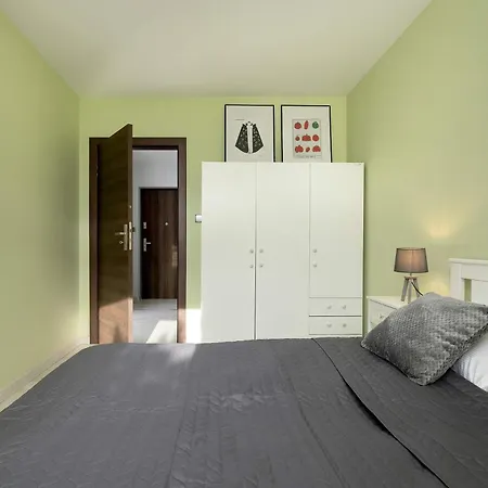 Komfortowy Z Prywatnym Ogrodkiem I Parkingiem W Bielsko-bialej By Renters Apartment