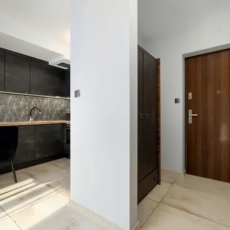 Komfortowy Z Prywatnym Ogródkiem I Parkingiem W Bielsko-białej By Renters * Bielsko-Biała