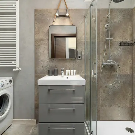 Komfortowy Z Prywatnym Ogródkiem I Parkingiem W Bielsko-białej By Renters