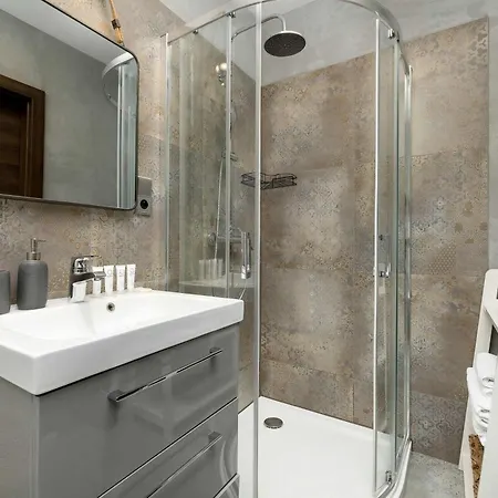 Komfortowy Z Prywatnym Ogródkiem I Parkingiem W Bielsko-białej By Renters * Bielsko-Biała