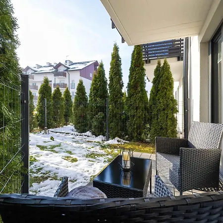 Komfortowy Z Prywatnym Ogródkiem I Parkingiem W Bielsko-białej By Renters *