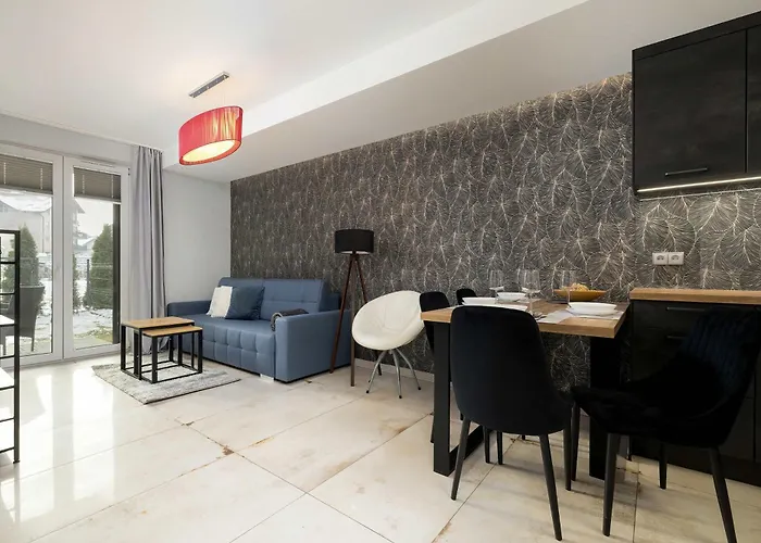 Komfortowy Z Prywatnym Ogródkiem I Parkingiem W Bielsko-białej By Renters Apartament