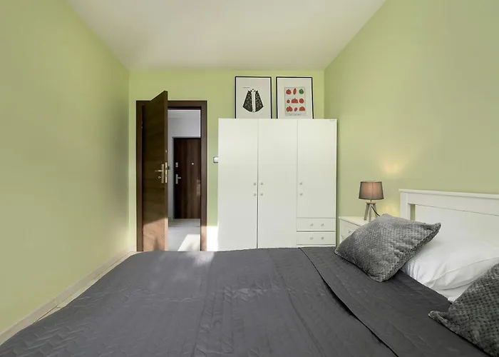 Komfortowy Z Prywatnym Ogródkiem I Parkingiem W Bielsko-białej By Renters Apartament