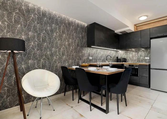 Komfortowy Z Prywatnym Ogrodkiem I Parkingiem W Bielsko-bialej By Renters Apartment *