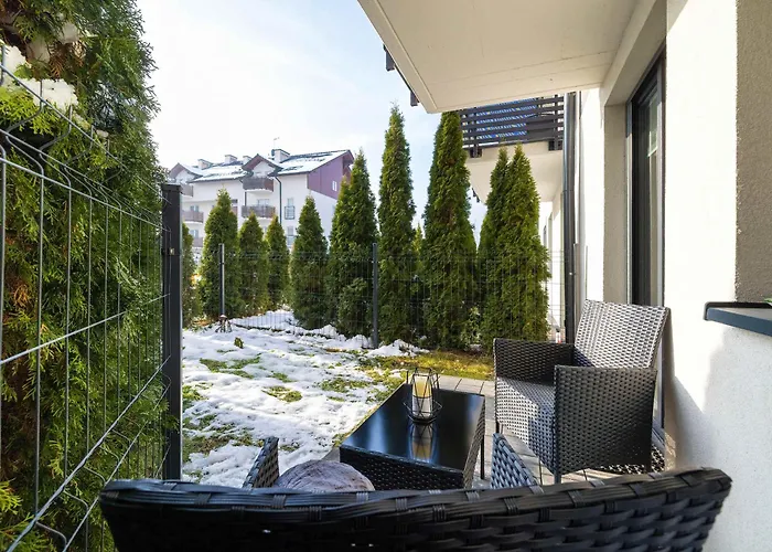 Komfortowy Z Prywatnym Ogródkiem I Parkingiem W Bielsko-białej By Renters *